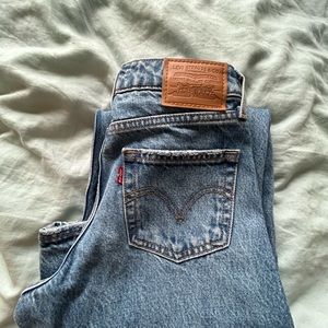 Levi’s low loose jeans